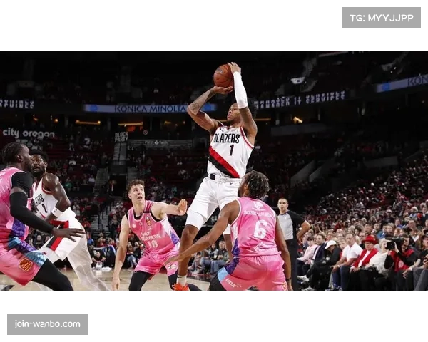 开拓者亨德森快攻中不看人传球,助攻西蒙斯跟进命中追身三分