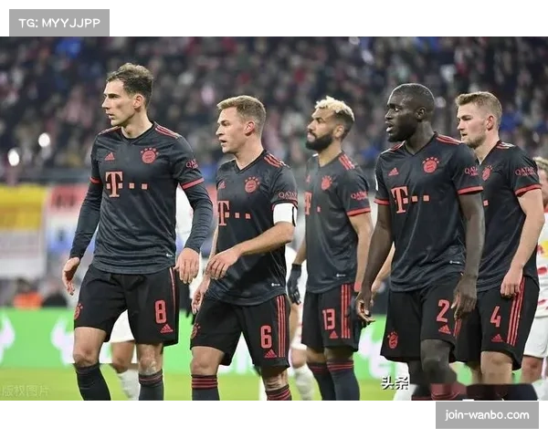 拜仁中卫乌帕梅卡诺与德里赫特搭档 高空球争顶与地面拦截数据领跑